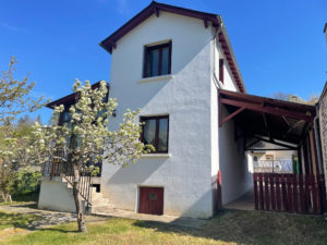 ESPALION, accés direct au Lot, maison de Type 4 sur 954 m2 de terrain