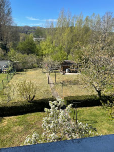 ESPALION, accés direct au Lot, maison de Type 4 sur 954 m2 de terrain