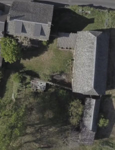 ESPALION, corps de ferme sur une parcelle de 4200 m2, à restaurer