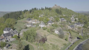 ESPALION, corps de ferme sur une parcelle de 4200 m2, à restaurer