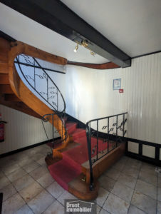 IMMEUBLE - Ancien Hôtel avec appartements- terrasses et garages