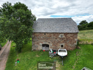 LASSOUTS, grange sur une parcelle de 1000 m2 environ, à rénover, belle vue dégagée