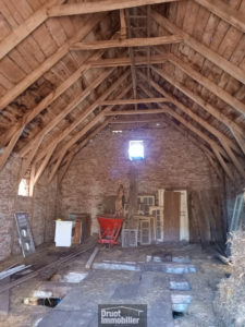 LASSOUTS, grange sur une parcelle de 1000 m2 environ, à rénover, belle vue dégagée