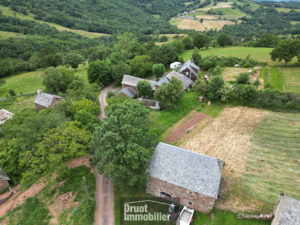 LASSOUTS, grange sur une parcelle de 1000 m2 environ, à rénover, belle vue dégagée