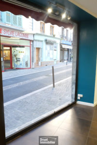 LOCAL 38 M2 ENVIRON - rue principale - St Geniez d'Olt et Aubrac