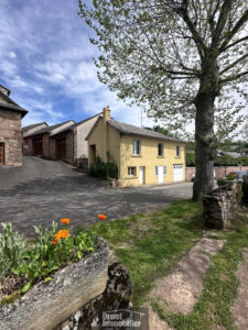 Maison avec cour attenante - LASSOUTS