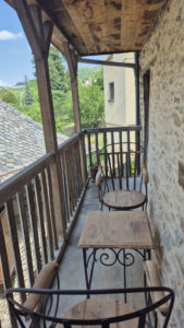 Maison de Type 3, rénovée, coeur de village à ESTAING