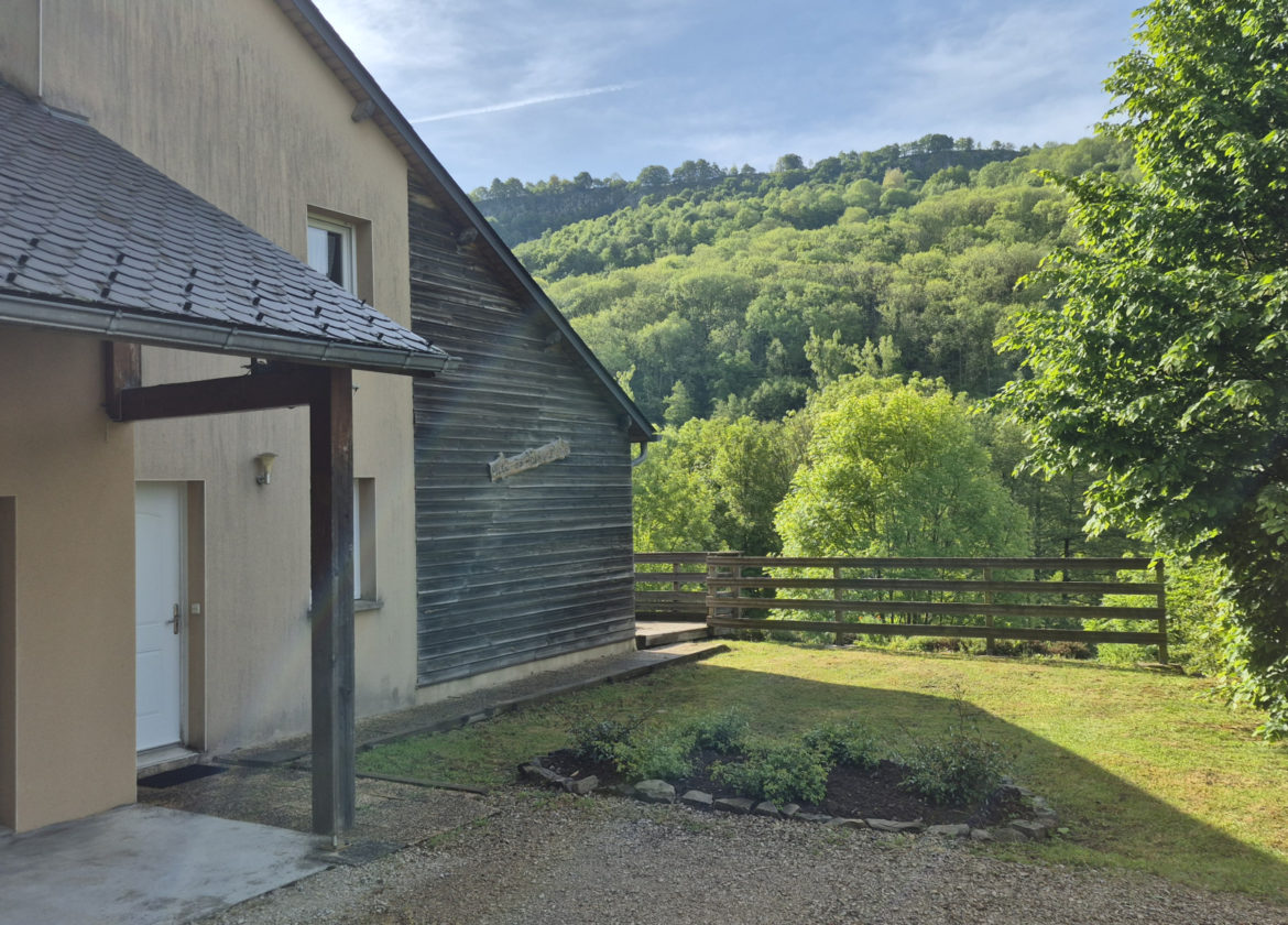Maison de Type 4, terrain, garage, SAINT CHELY D'AUBRAC