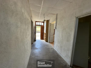 Maison d'habitation divisée en 3 logements avec terrain attenant