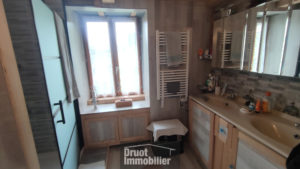 Maison en pierres, 4 chambres, terrasse, secteur ENTRAYGUES