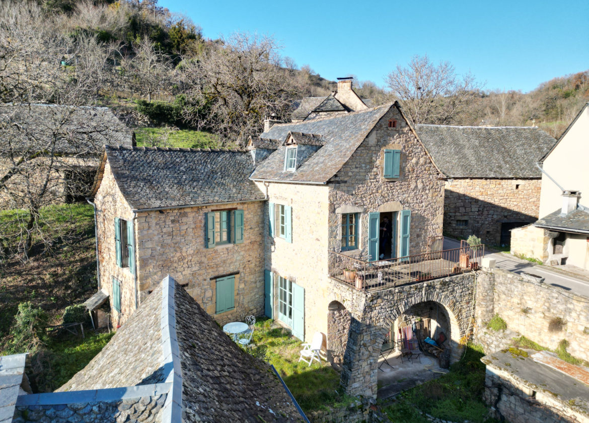 Maison en pierres rénovée à 10 minutes d'ESPALION (12)