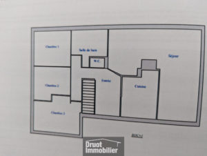 MAISON ST GENIEZ D'OLT -TERRAIN 670m2 - GARAGE
