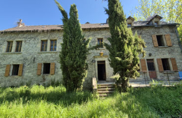 Ancien moulin, 8000 m2 de terrain, à 5 minutes de LAISSAC