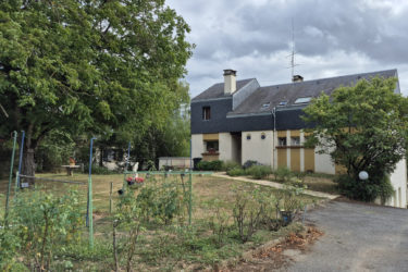 ESPALION, grande maison de 210 m2 avec terrain et sous-sol de 170 m2