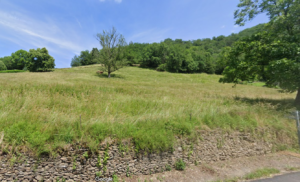 ESTAING, terrain de plus de 2ha, en partie constructible.