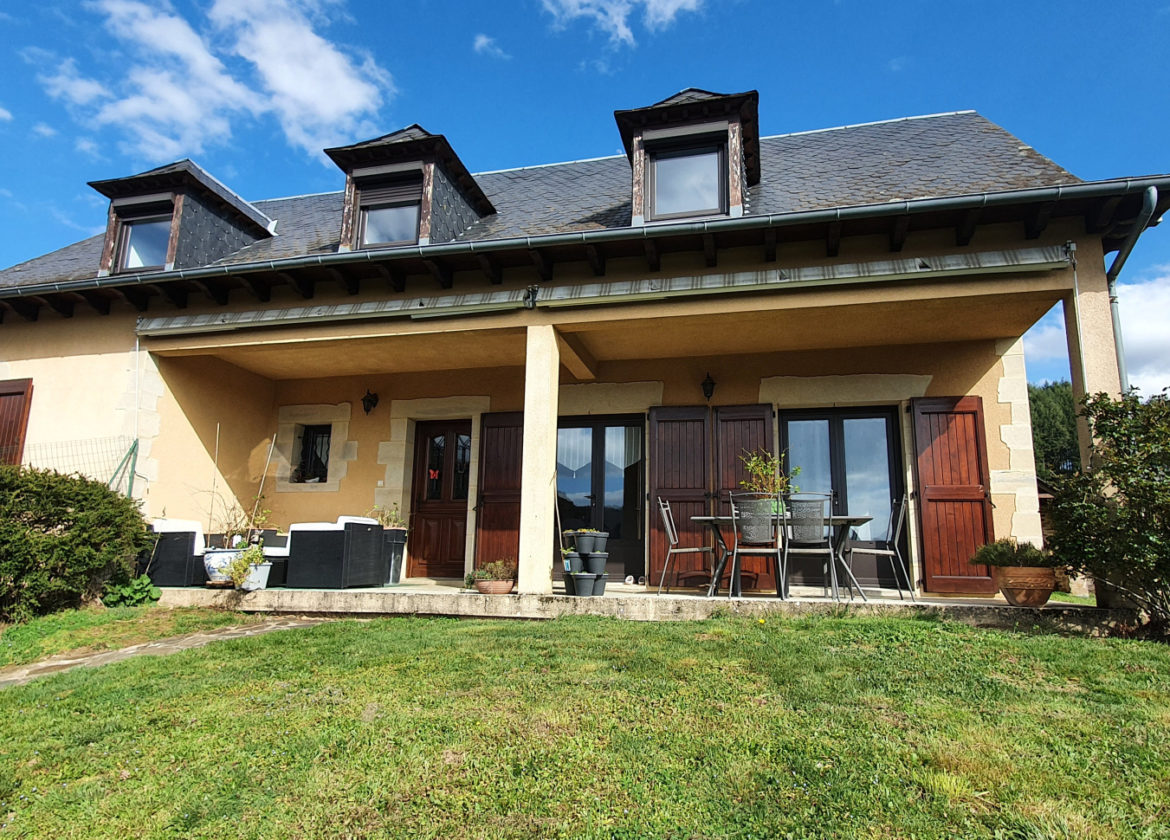 MAISON ST GENIEZ D'OLT -TERRAIN 670m2 - GARAGE