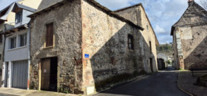 Grange à rénover centre ville ESPALION.