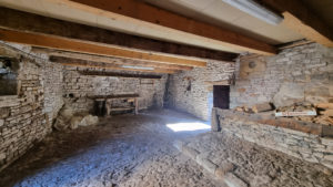 MAISON - GRANGE de 55m2 - garage et cour. CRUEJOULS.