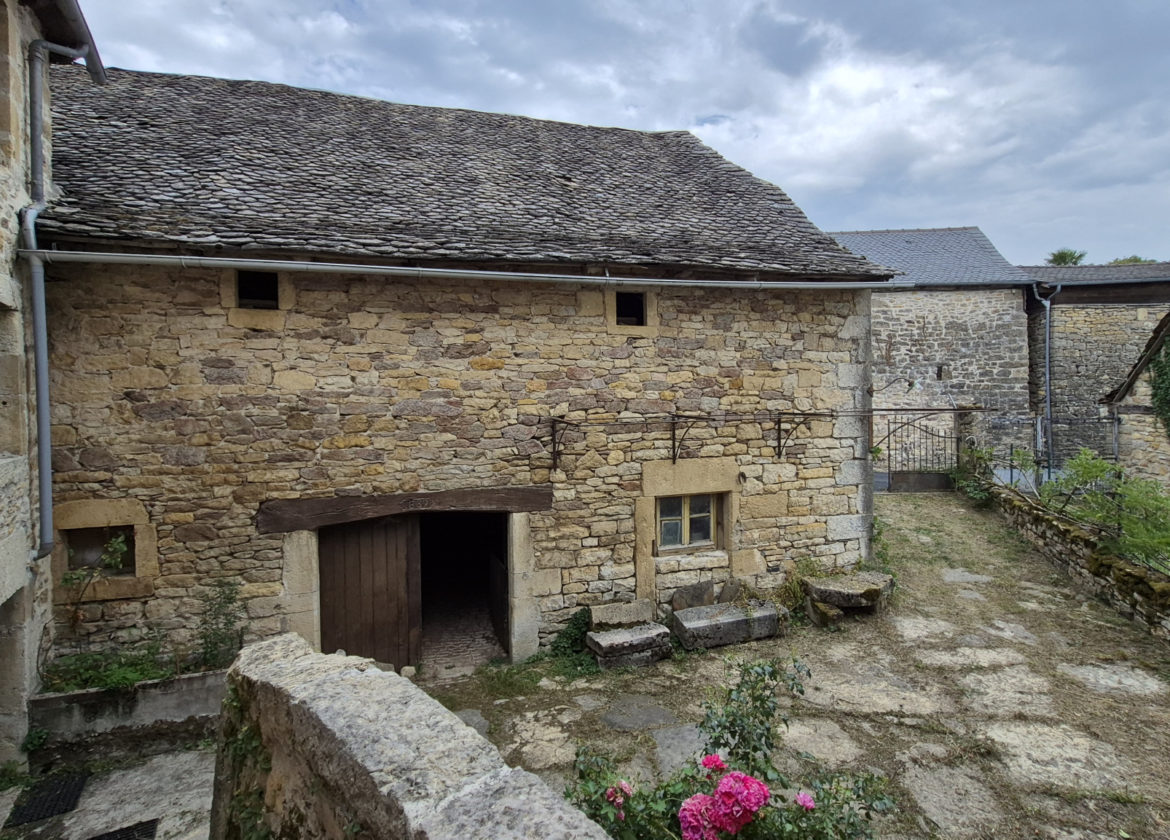 Maison T5 de 120 m2, garage, grange/étable, terrain de 1100 m2