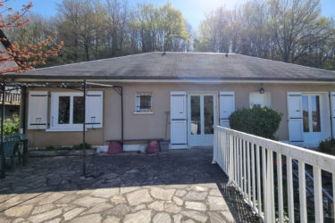 ST GENIEZ D OLT ET AUBRAC -MAISON AVEC GARAGE ET TERRAIN