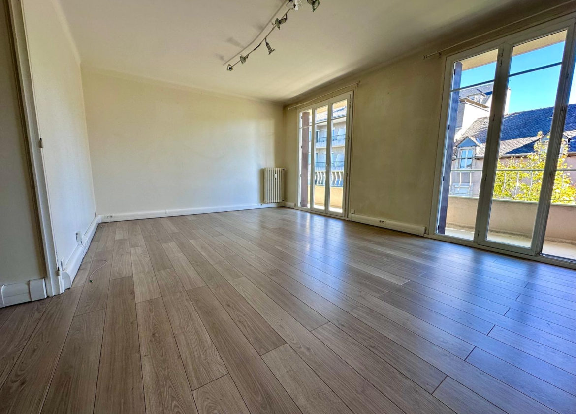 Appartement T3, cave, garage - RODEZ