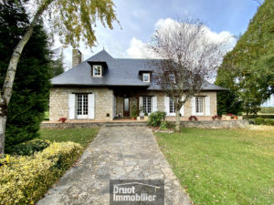 Charmante Maison en pierres de type 8- A moins de 10/12 Minutes du centre ville de RODEZ