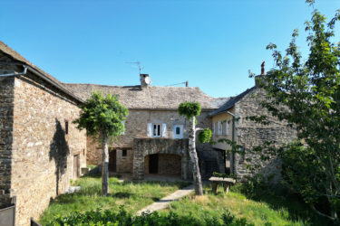 Corps de ferme avec grange et terrain