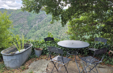 Ensemble immobilier, de caractère, LACROIX-BARREZ