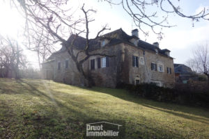 MAGNIFIQUE CORPS DE FERME RÉNOVÉ