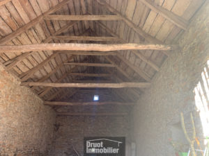 Maison en pierres avec grange