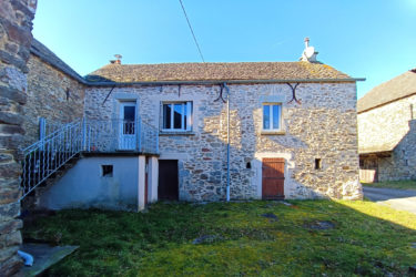 Maison en pierres de type 4 avec dépendances