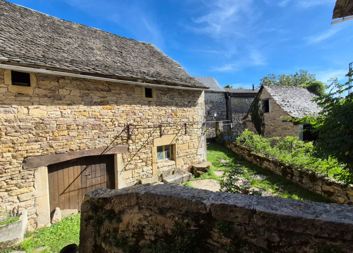 Maison T5 de 127 m2, garage, grange/étable, terrain de 1100 m2