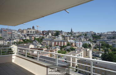 Ancien T4 rénové entièrement et transformé en T3 - Garage - Ascenseur - RODEZ