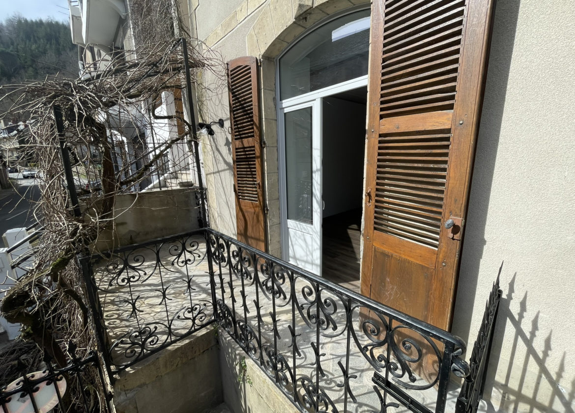 Appartement de type 2 avec terrasse et place de parking