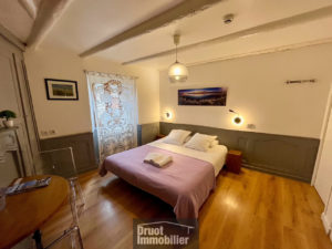 Bâtisse de caractère en plein centre de Laguiole - Idéal activité touristique ou hôtelière