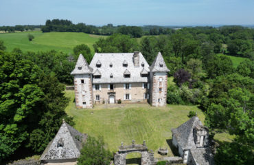 BELLE DEMEURE SUR LE PLATEAU DU CARLADEZ