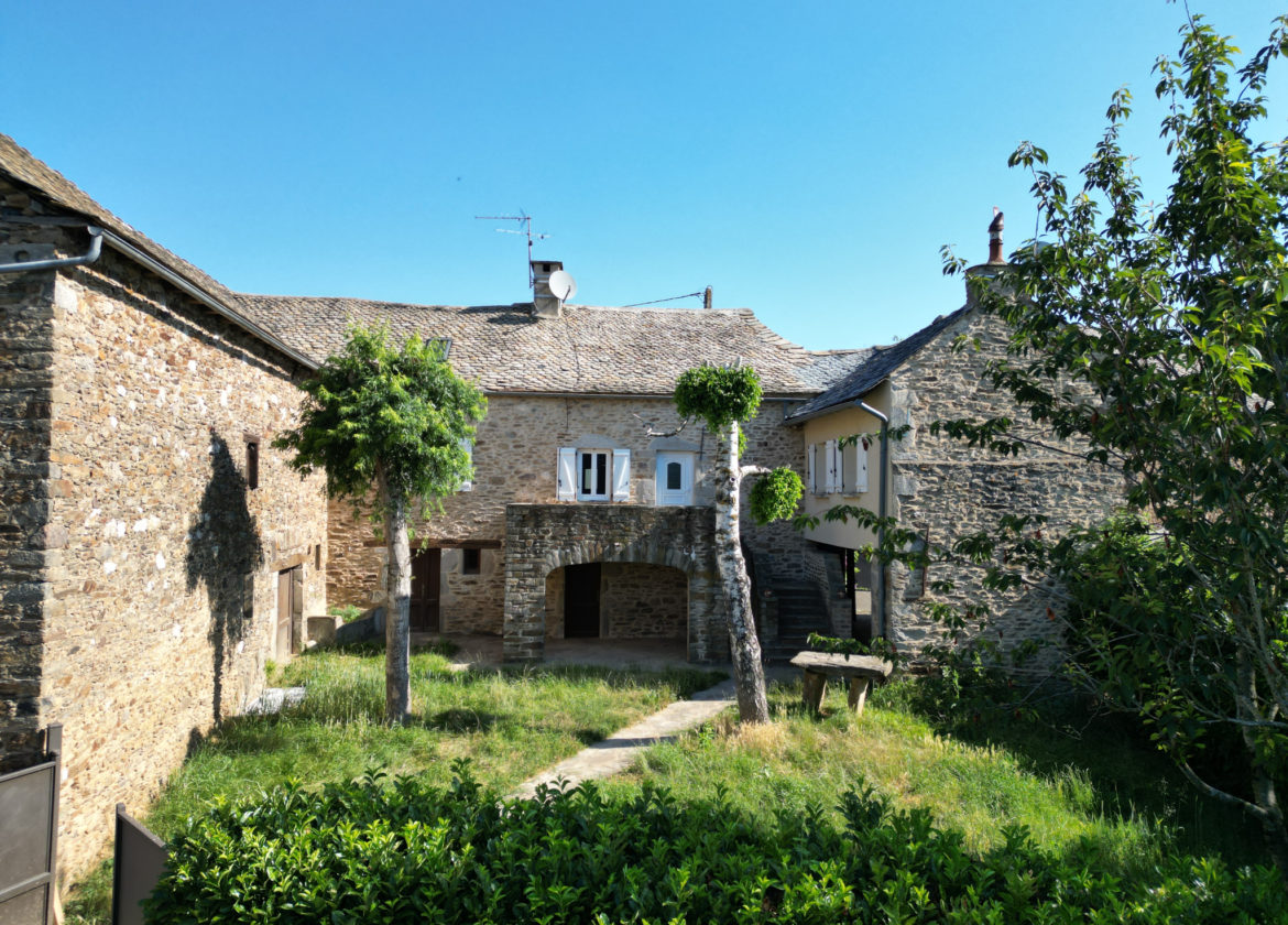 Corps de ferme avec grange et terrain