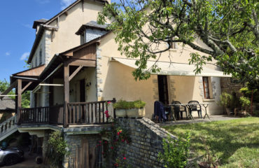 Corps de ferme sur plus d'1 hectare à 5 minutes d'Espalion.