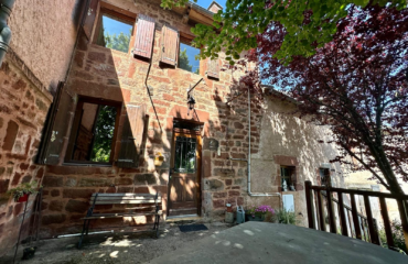 Ensemble immobilier au calme - 5 minutes de VILLECOMTAL