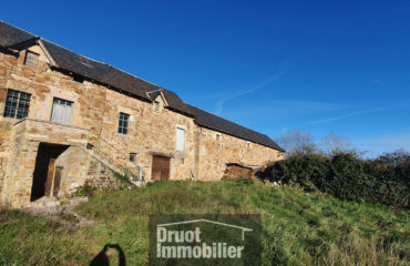 Ensemble immobilier Corps de ferme - implanté sur terrains de 4728m2