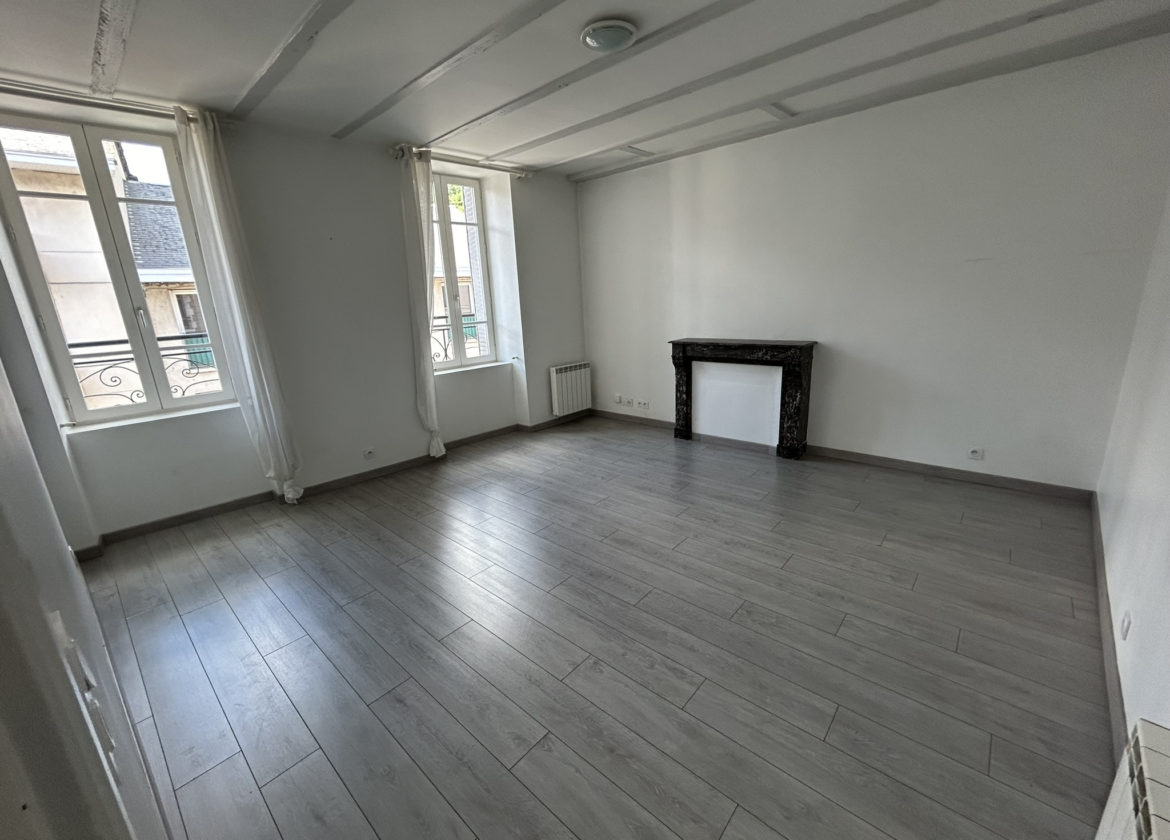 ESPALION, bel appartement T3 de 79 m2, centre ville, cave