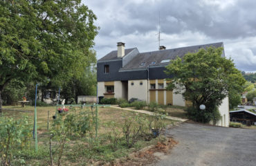 ESPALION, grande maison de 210 m2 avec terrain et sous-sol de 170 m2