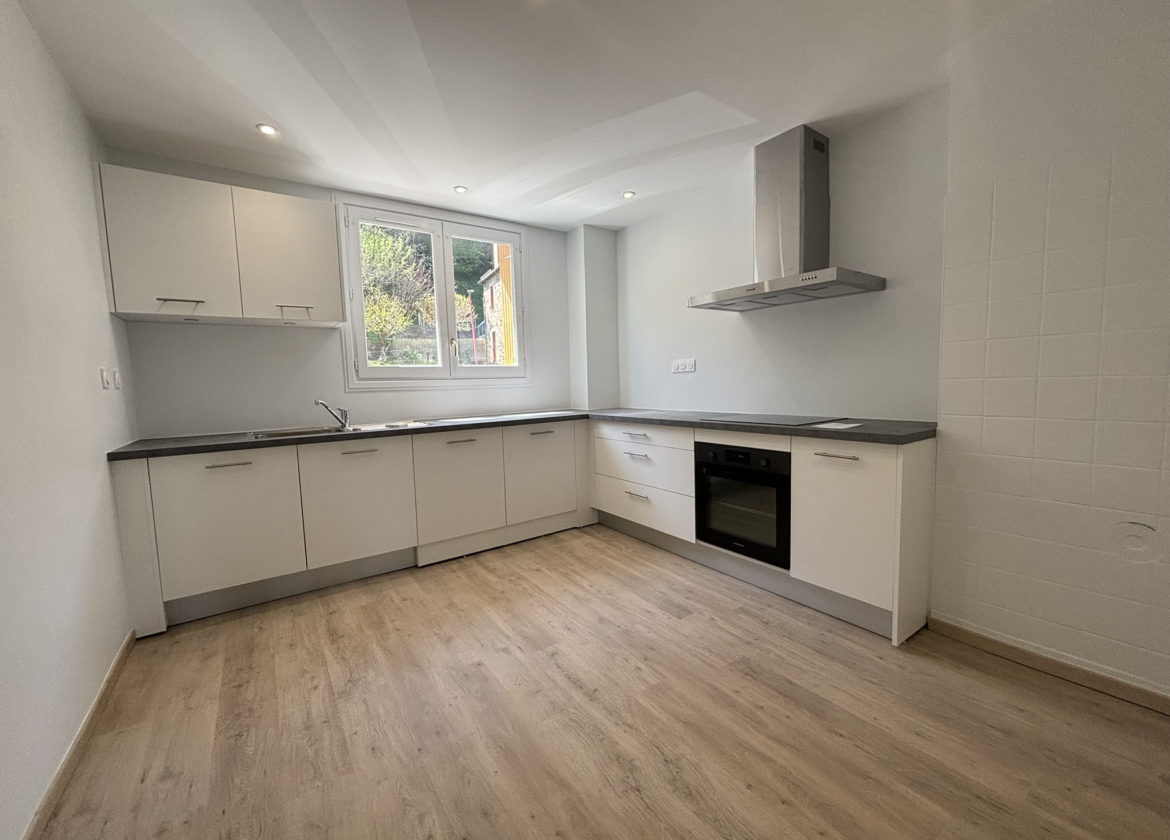 Investissement locatif, ESPALION, immeuble avec garages