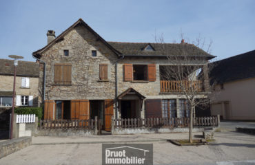 Jolie maison en pierre d'environ 120m2