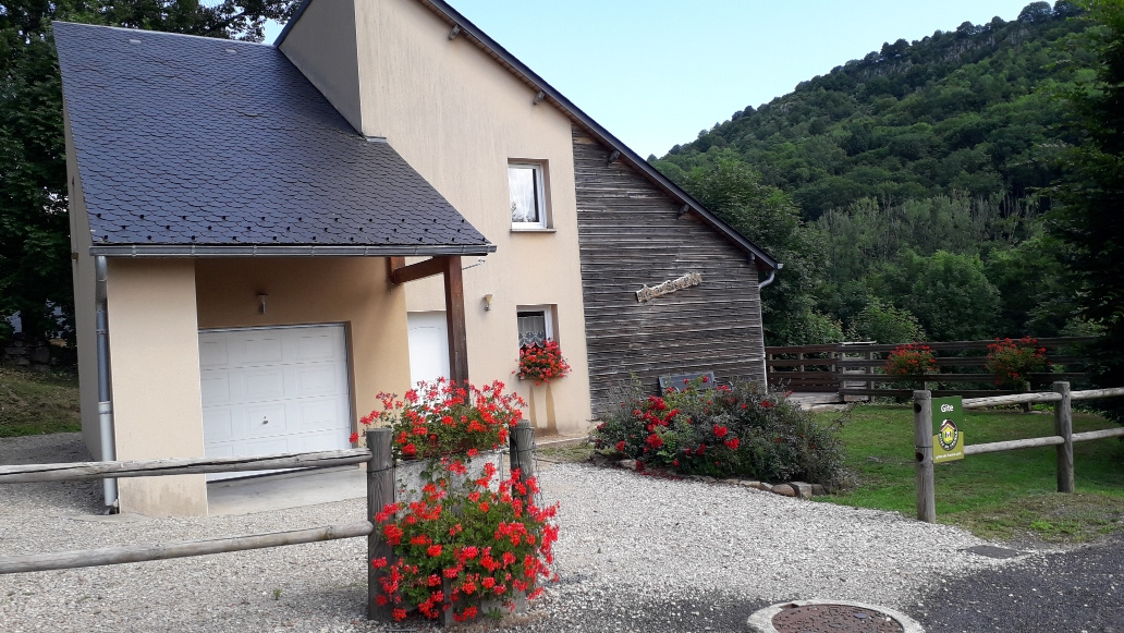 Maison de Type 4, terrain, garage, SAINT CHELY D'AUBRAC