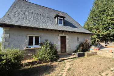 Maison de Type 4, terrasse, garage, vue dégagée, à 7 min de SAINT COME D'OLT