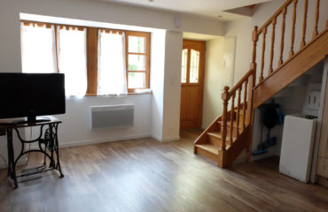 MAISON DE VILLAGE MEUBLEE