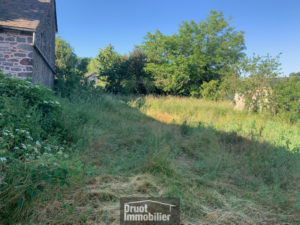 Maison en pierres avec grange à rénover