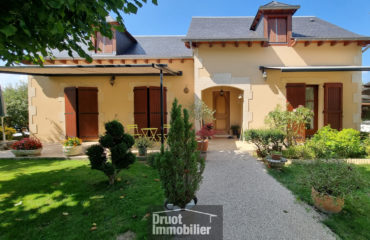 MAISON ST GENIEZ D'OLT AUBRAC -170m2- sous sol garage et terrain de 2046m2