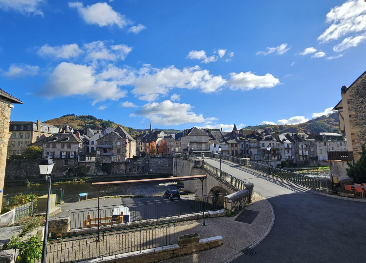 Maison Village - Jardinet - garage - Dépendance